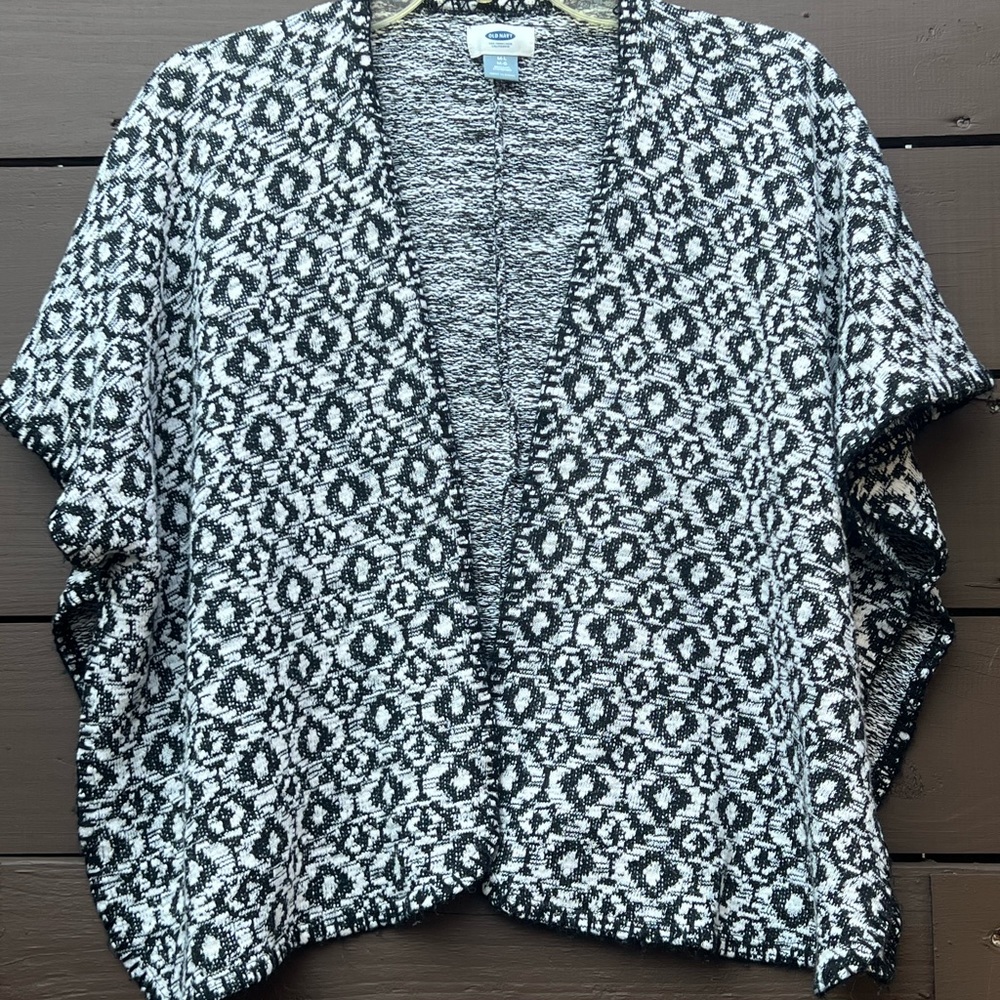 OLD NAVY OPEN SHORT SLEEVE SWEATER.  Size M-L